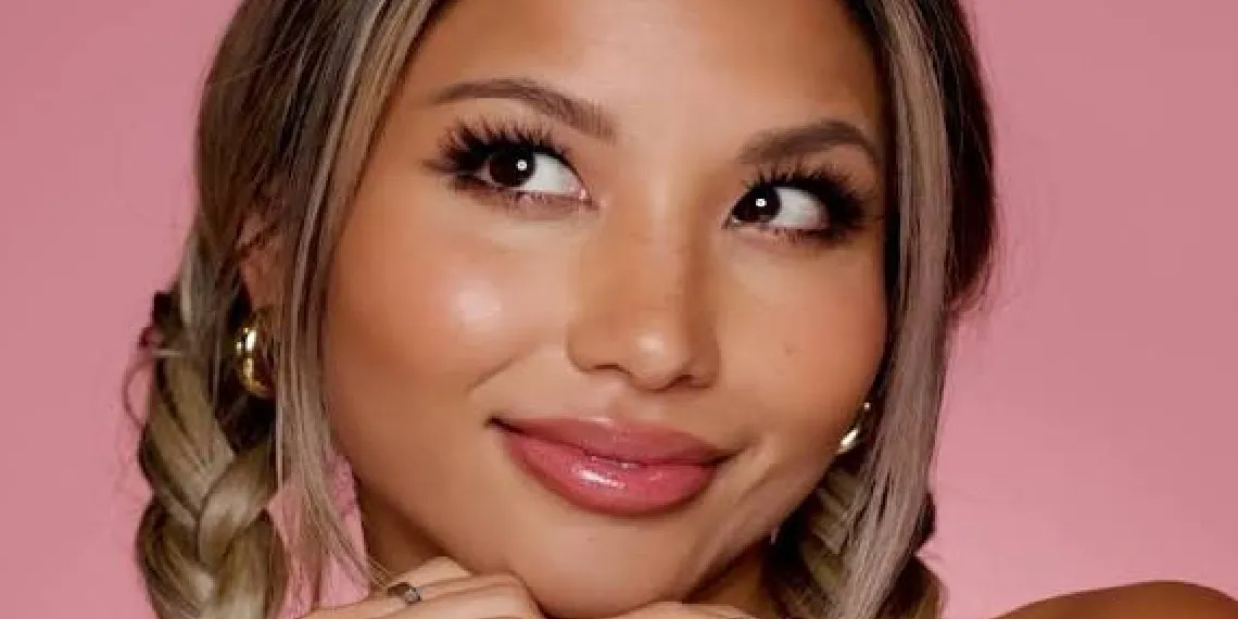 GirlGotLashes Review: Salon-Style Lash Extensions You Apply Yourself at Home