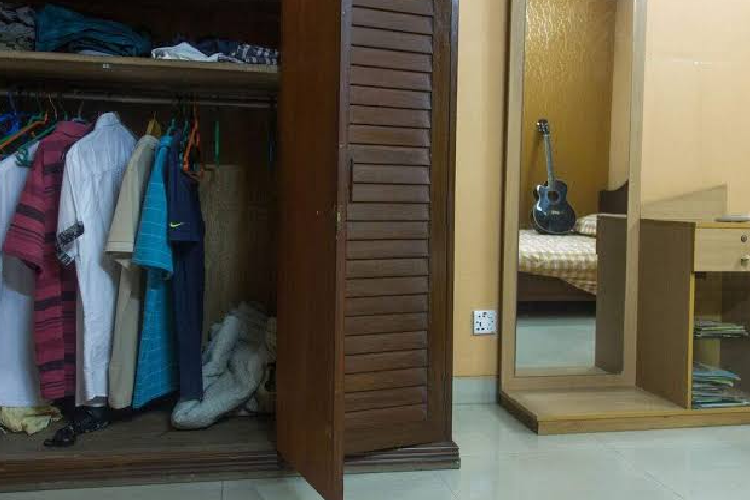 How to Build a Capsule Wardrobe That Actually Works for Your Real Life